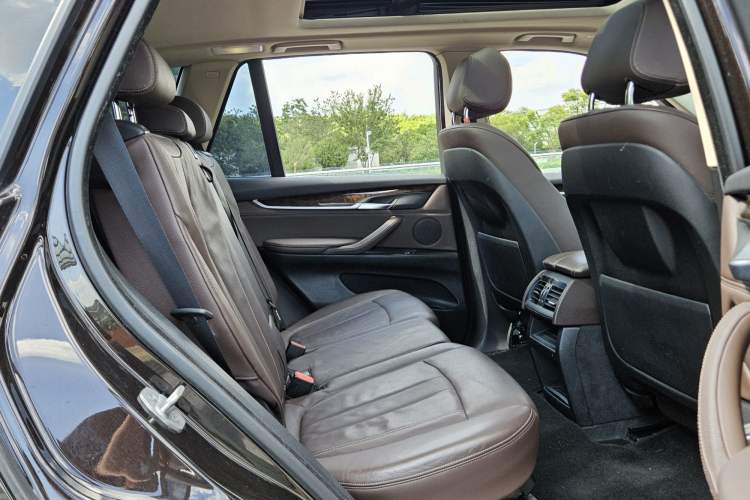 Used BMW X5 2014 xDrive35i Leading Model Interior 4