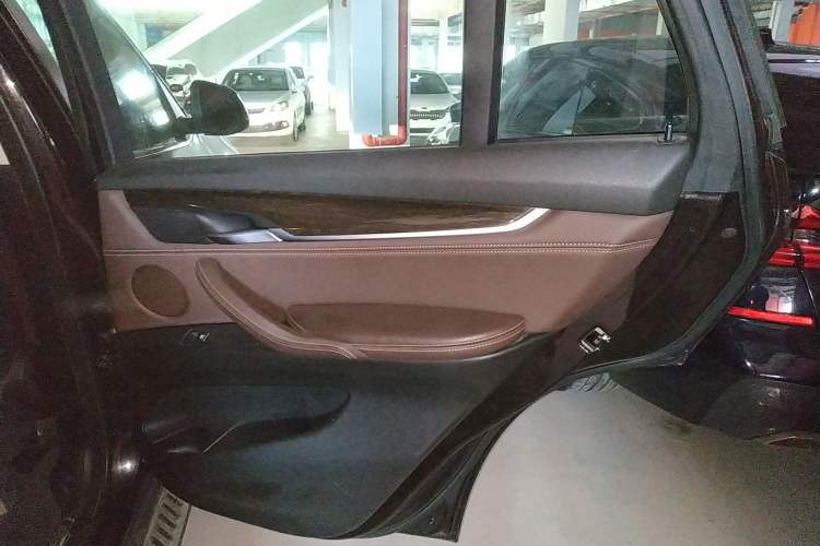 Used BMW X5 2014 xDrive35i Elegant Edition Interior 6