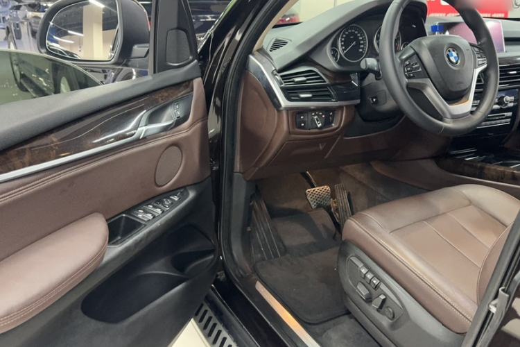 Used BMW X5 2014 xDrive35i Elegant Edition Interior 7
