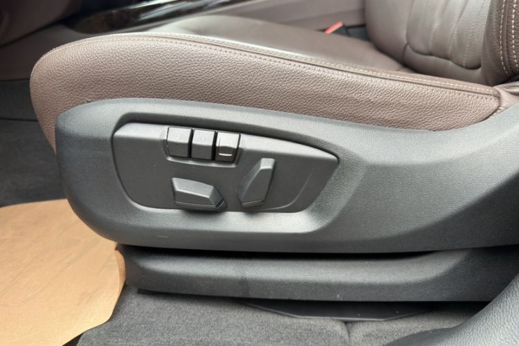 Used BMW X5 2014 xDrive35i Elegant Edition Interior 8