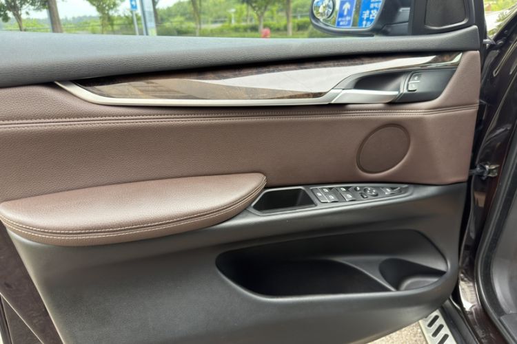 Used BMW X5 2014 xDrive35i Elegant Edition Interior 9