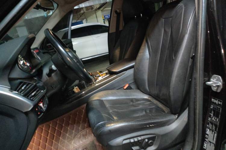 Used BMW X5 2014 xDrive35i Leading Model Left Front Seat