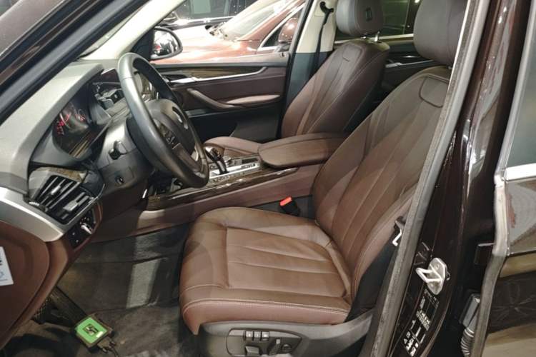 Used BMW X5 2014 xDrive35i Leading Model Left Front Seat