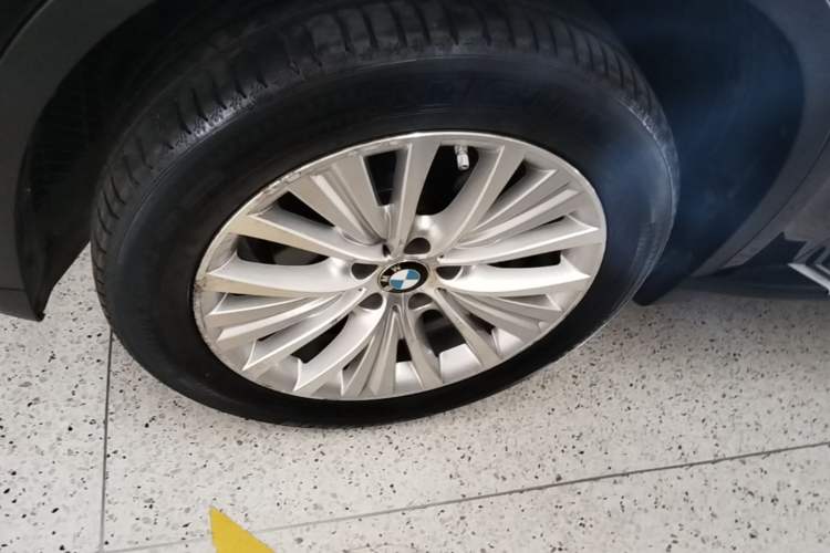 Used BMW X5 2014 xDrive35i Leading Model Left Front Wheel Hub