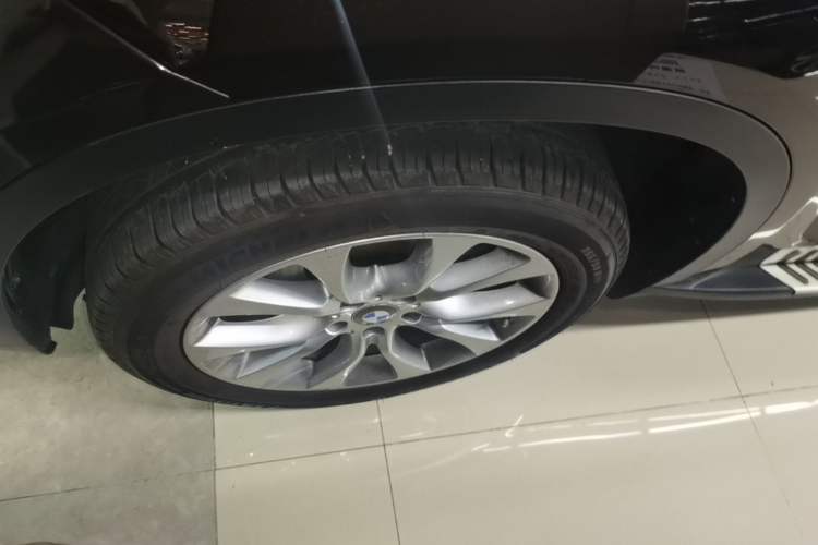 Used BMW X5 2014 xDrive35i Elegant Edition Left Front Wheel Hub