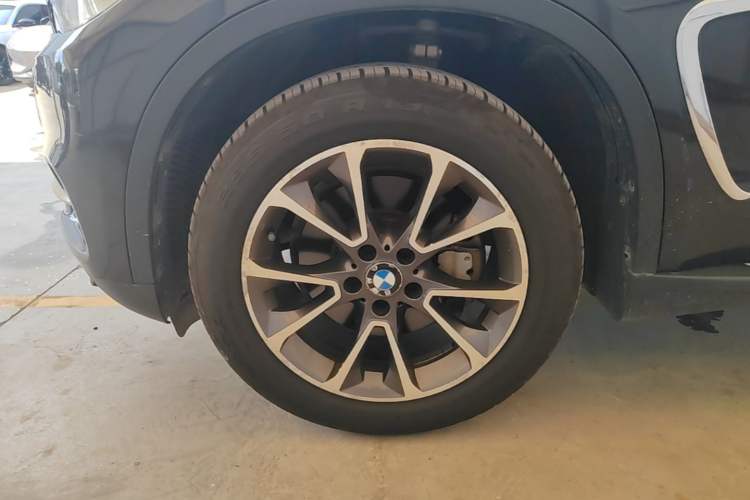 Used BMW X5 2014 xDrive35i Leading Model Left Front Wheel Hub