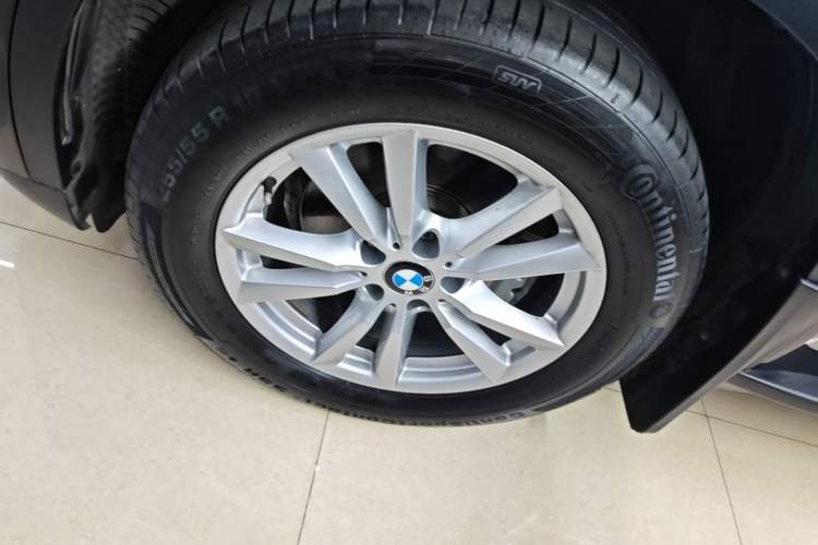 Used BMW X5 2014 xDrive35i Elegant Edition Left Front Wheel Hub