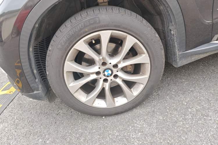 Used BMW X5 2014 xDrive35i Elegant Edition Left Front Wheel Hub