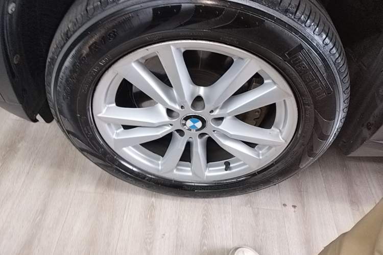 Used BMW X5 2014 xDrive35i Elegant Edition Left Front Wheel Hub