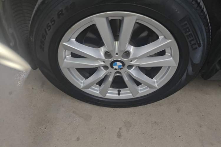 Used BMW X5 2014 xDrive35i Elegant Edition Left Front Wheel Hub