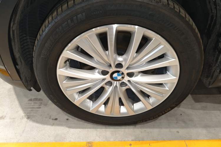 Used BMW X5 2014 xDrive35i Leading Model Left Front Wheel Hub