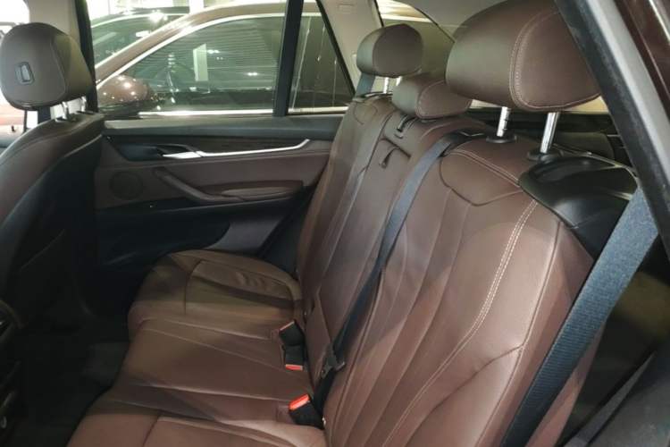 Used BMW X5 2014 xDrive35i Leading Model Left Rear Seat