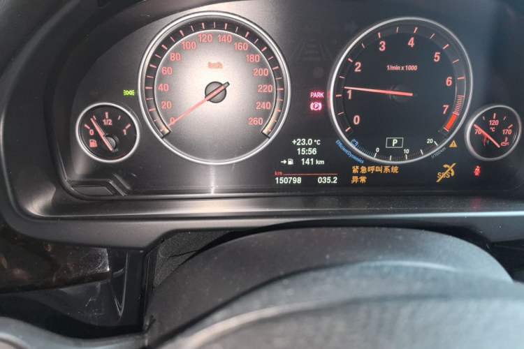 Used BMW X5 2014 xDrive35i Leading Model Odometer Close Up