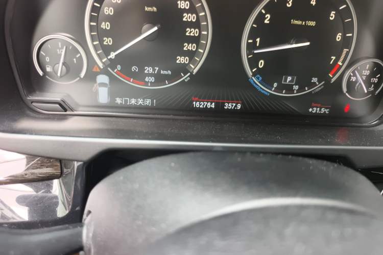 Used BMW X5 2014 xDrive35i Leading Model Odometer Close Up