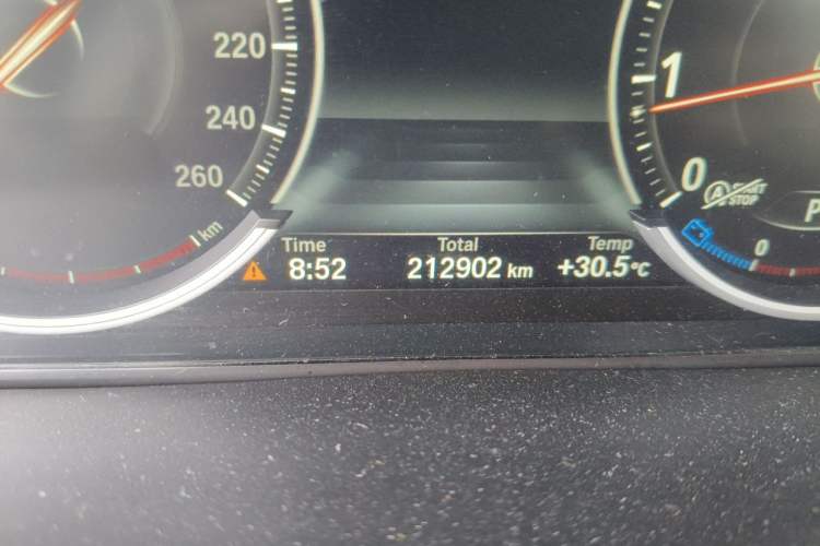 Used BMW X5 2014 xDrive35i Elegant Edition Odometer Close Up