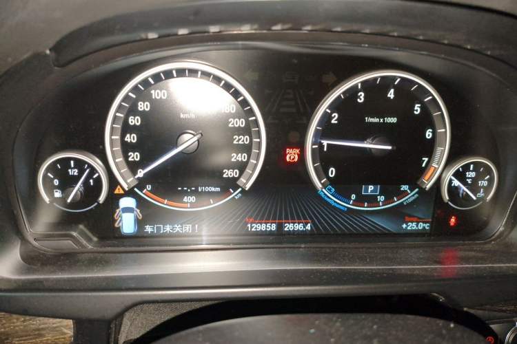 Used BMW X5 2014 xDrive35i Luxury Edition Odometer Close Up