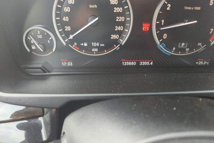 Used BMW X5 2014 xDrive35i Leading Model Odometer Close Up
