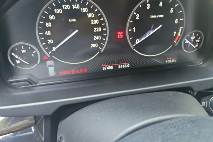 Used BMW X5 2014 xDrive35i Leading Model Odometer Close Up