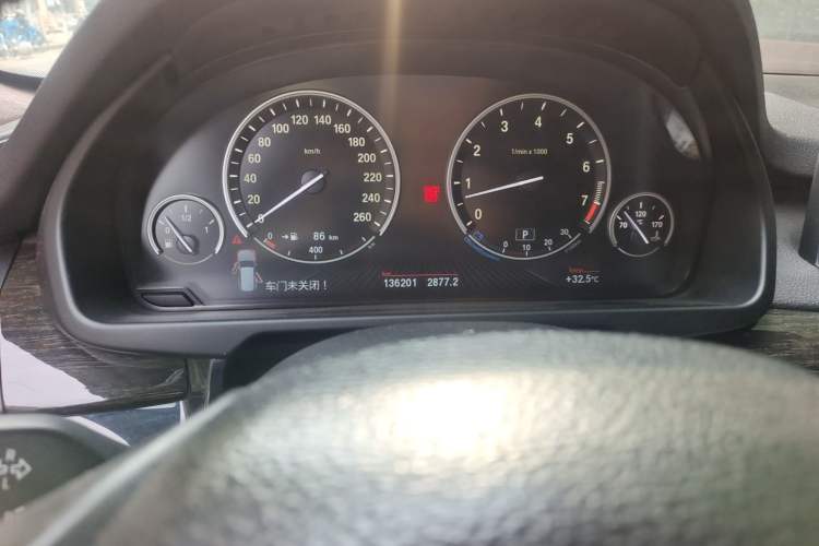 Used BMW X5 2014 xDrive35i U.S. specification Odometer Close Up
