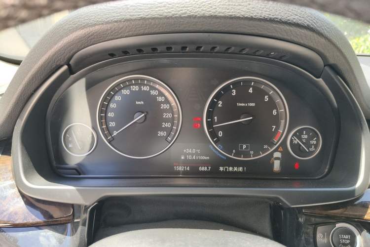 Used BMW X5 2014 xDrive35i Elegant Edition Odometer Close Up