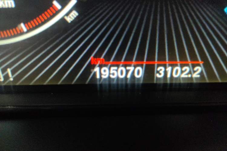 Used BMW X5 2014 xDrive35i Leading Model Odometer Close Up