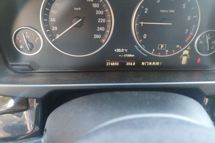 Used BMW X5 2014 xDrive35i Elegant Edition Odometer Close Up