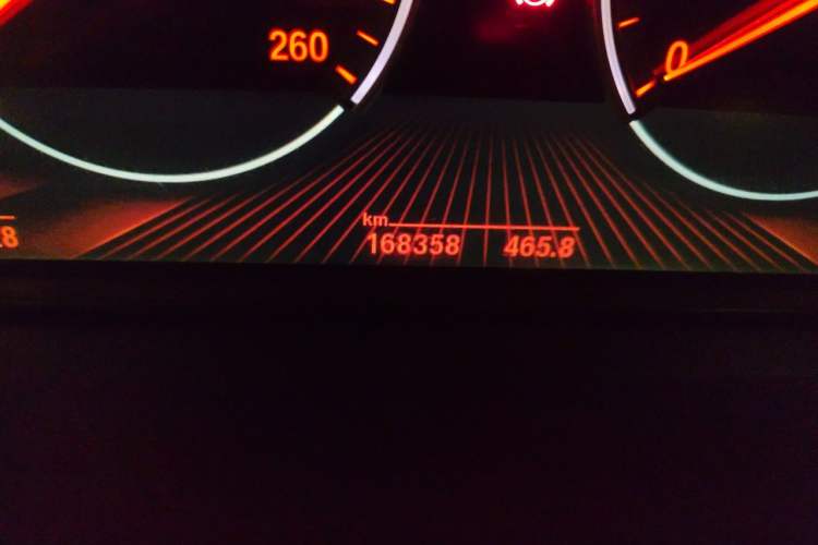 Used BMW X5 2014 xDrive35i Luxury Edition Odometer Close Up