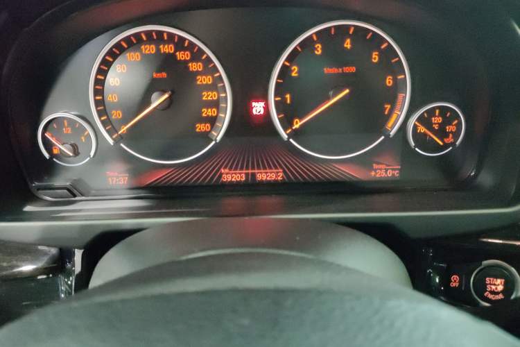 Used BMW X5 2014 xDrive35i Luxury Edition Odometer Close Up