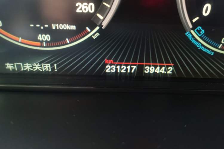 Used BMW X5 2014 xDrive35i Leading Model Odometer Close Up