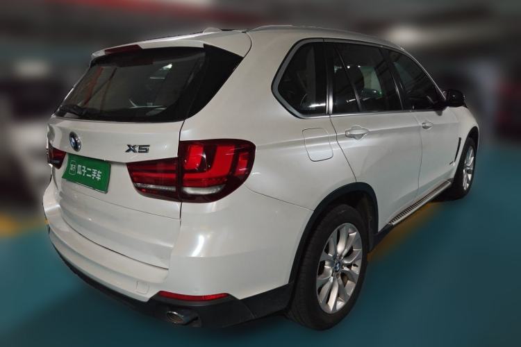 Used BMW X5 2014 xDrive35i Leading Model Rear Right 45 Deg