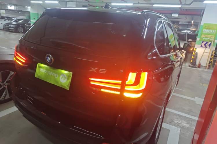 Used BMW X5 2014 xDrive35i Elegant Edition Rear Right 45 Deg