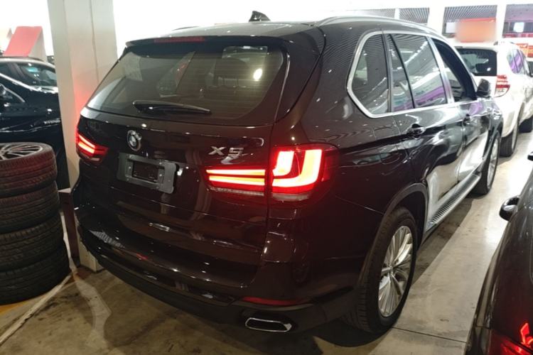 Used BMW X5 2014 xDrive35i Leading Model Rear Right 45 Deg