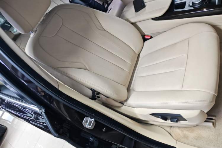 Used BMW X5 2014 xDrive35i Elegant Edition Right Front Seat