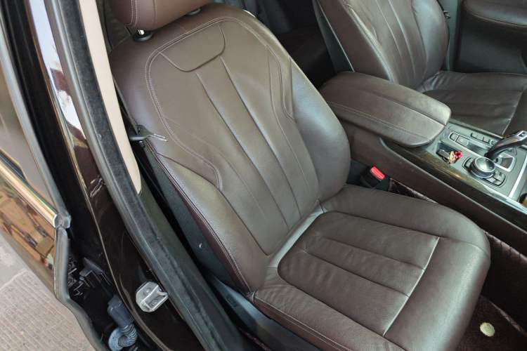 Used BMW X5 2014 xDrive35i Leading Model Right Front Seat