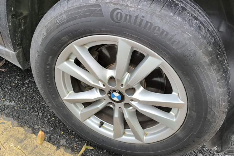 Used BMW X5 2014 xDrive35i Elegant Edition Right Front Wheel Hub