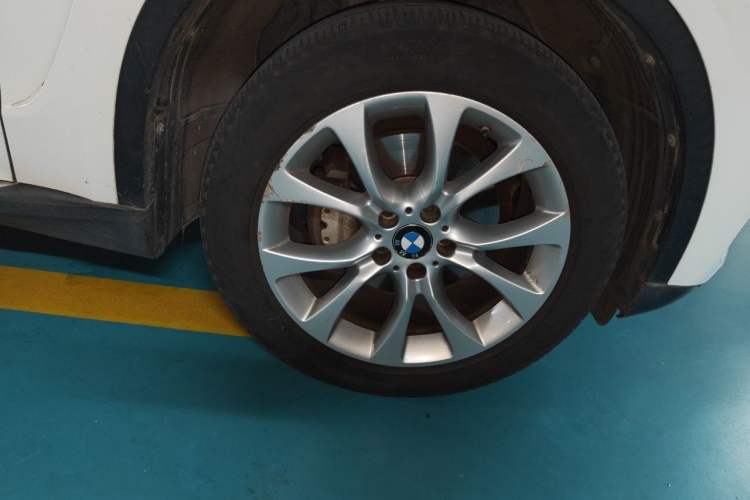 Used BMW X5 2014 xDrive35i Leading Model Right Front Wheel Hub
