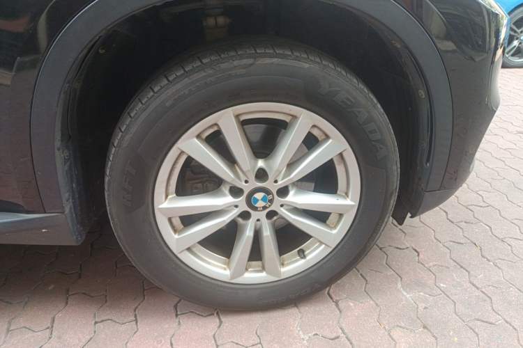 Used BMW X5 2014 xDrive35i Elegant Edition Right Front Wheel Hub