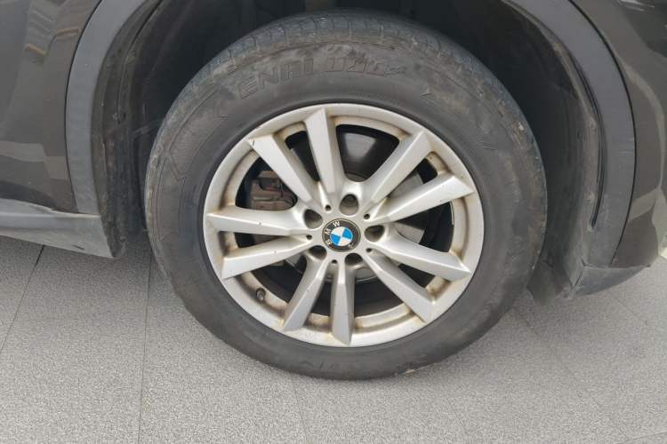 Used BMW X5 2014 xDrive35i Elegant Edition Right Front Wheel Hub