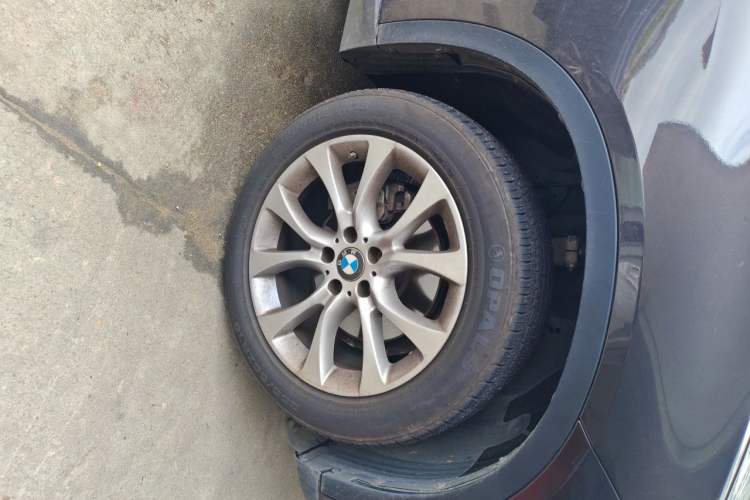 Used BMW X5 2014 xDrive35i Elegant Edition Right Front Wheel Hub