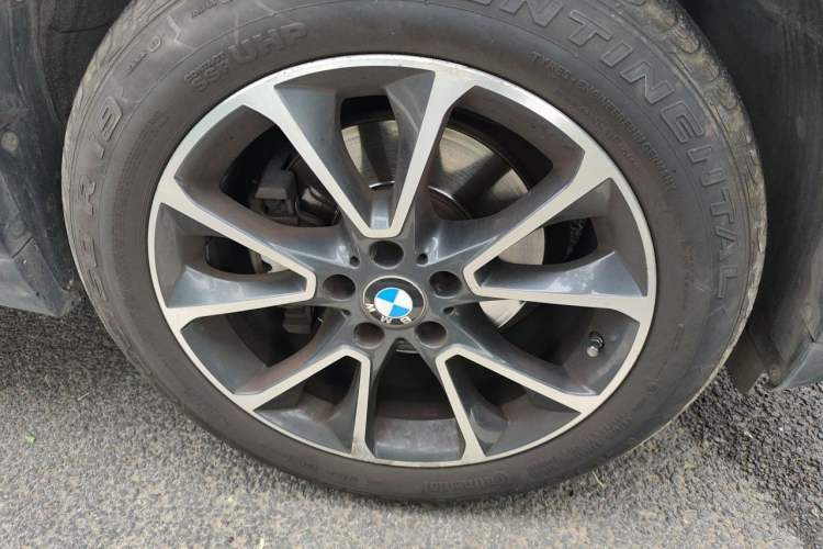 Used BMW X5 2014 xDrive35i Luxury Edition Right Front Wheel Hub