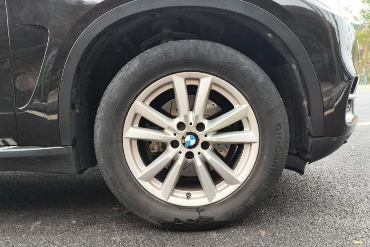Used BMW X5 2014 xDrive35i Elegant Edition Right Front Wheel Hub