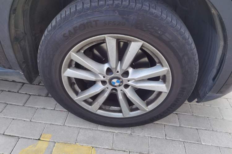 Used BMW X5 2014 xDrive35i Elegant Edition Right Front Wheel Hub