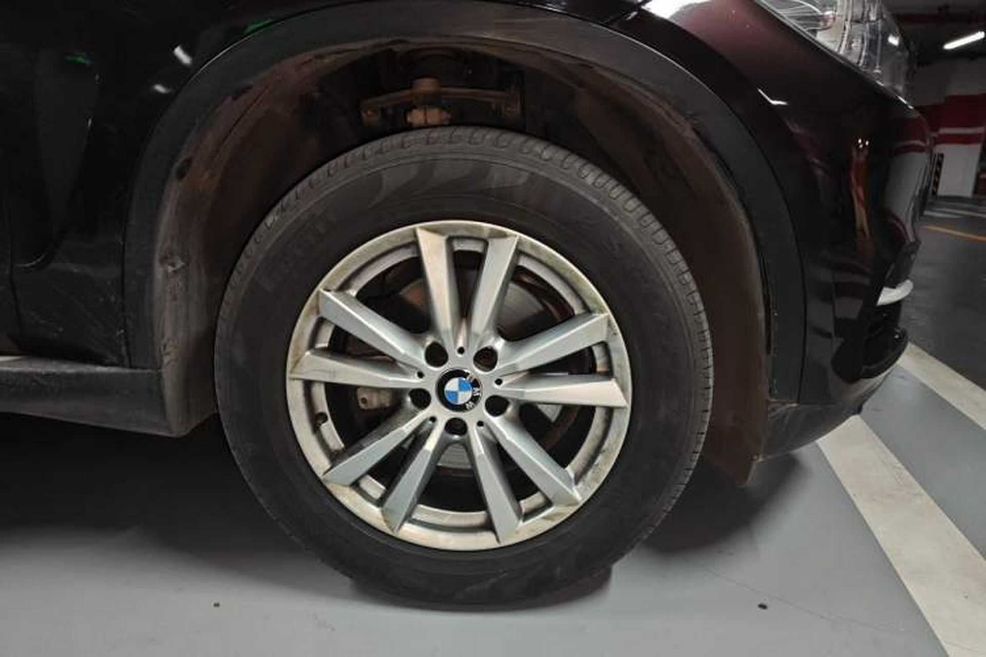 Used BMW X5 2014 xDrive35i Elegant Edition Right Front Wheel Hub