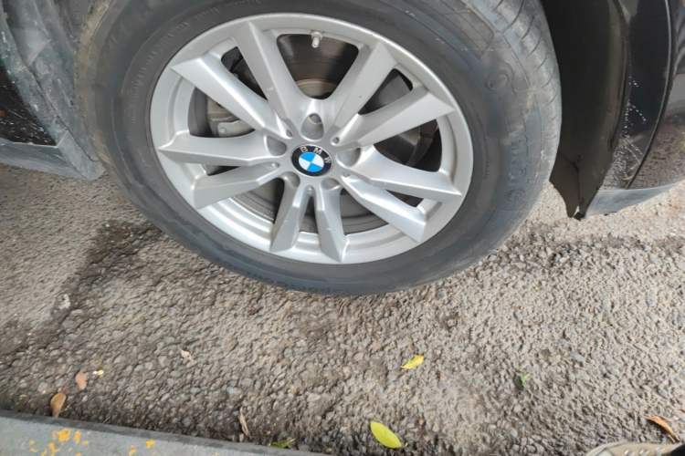 Used BMW X5 2014 xDrive35i Elegant Edition Right Front Wheel Hub