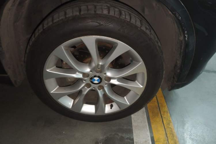 Used BMW X5 2014 xDrive35i Elegant Edition Right Front Wheel Hub
