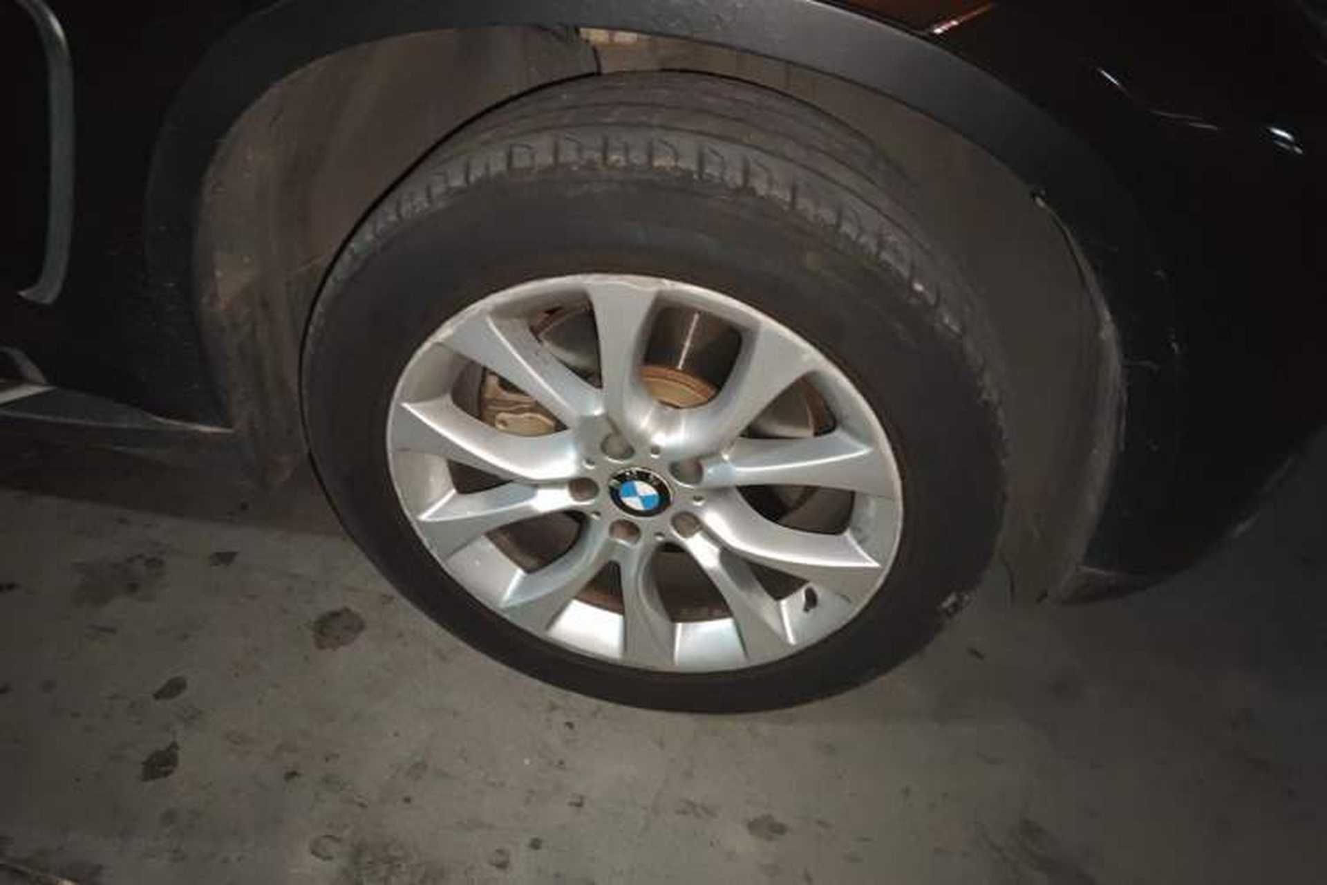 Used BMW X5 2014 xDrive35i Elegant Edition Right Front Wheel Hub