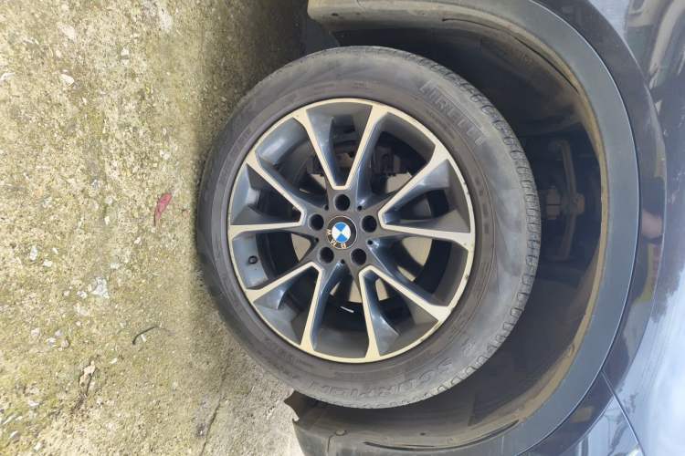 Used BMW X5 2014 xDrive35i Elegant Edition Right Front Wheel Hub