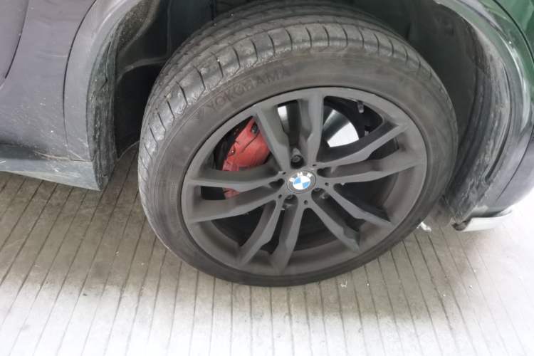 Used BMW X5 2014 xDrive35i Gasoline 5-seater U.S. specification Right Front Wheel Hub