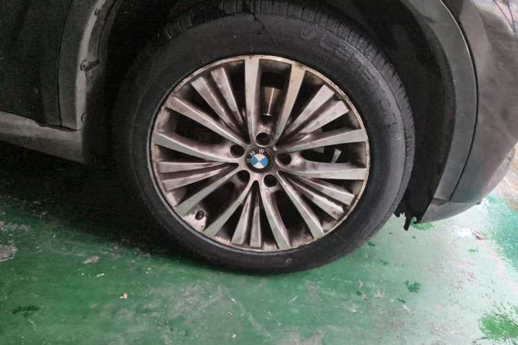Used BMW X5  Right Front Wheel Hub