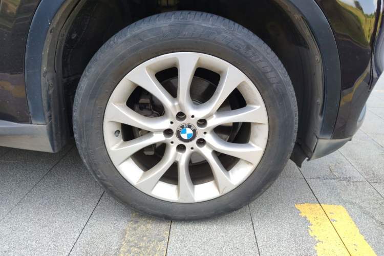 Used BMW X5 2014 xDrive35i Leading Model Right Front Wheel Hub
